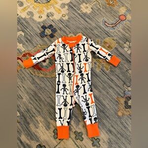 Hanna Andersson Organic Halloween Print Bones Zip Sleeper size 60 6-9 months